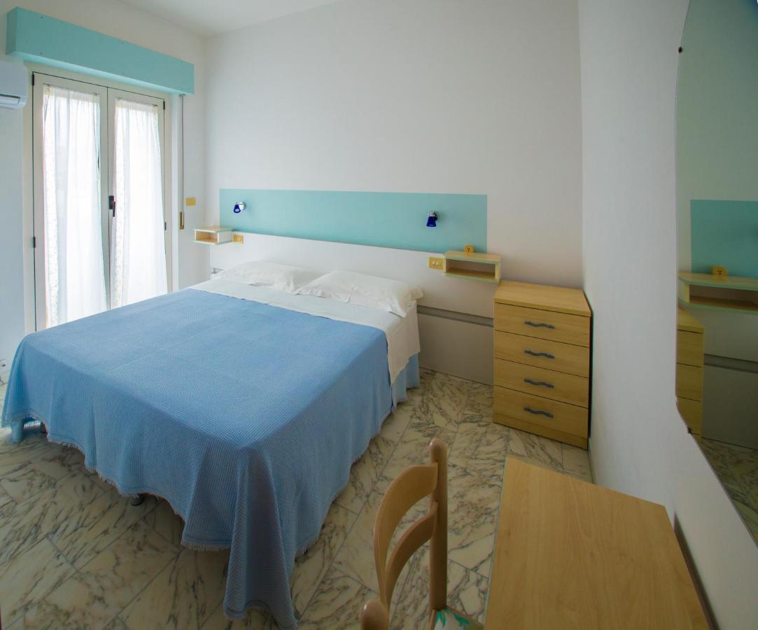 Albergo Il Veliero Пинето Экстерьер фото