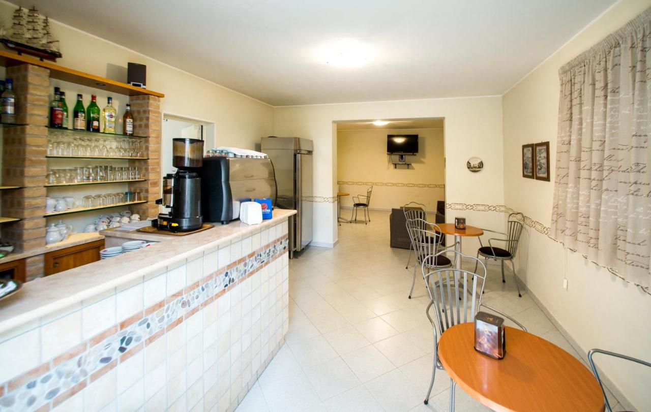 Albergo Il Veliero Пинето Экстерьер фото