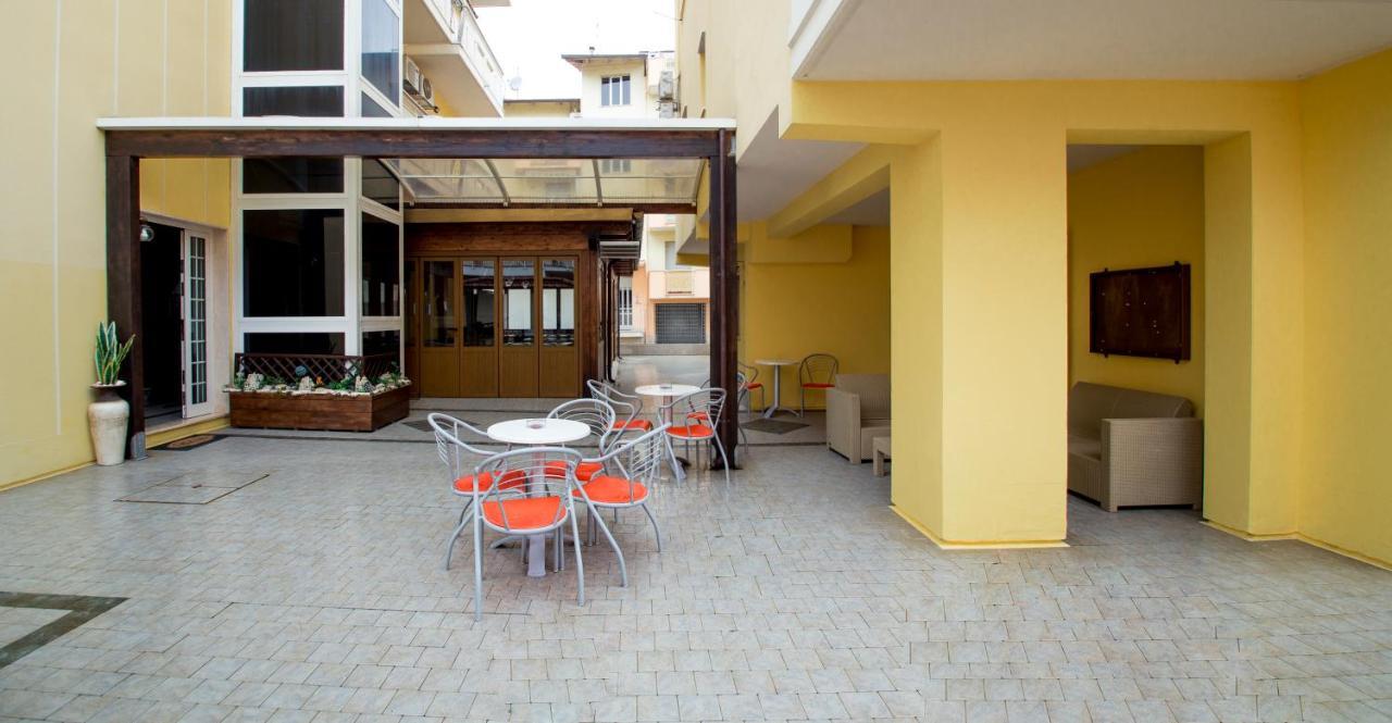 Albergo Il Veliero Пинето Экстерьер фото
